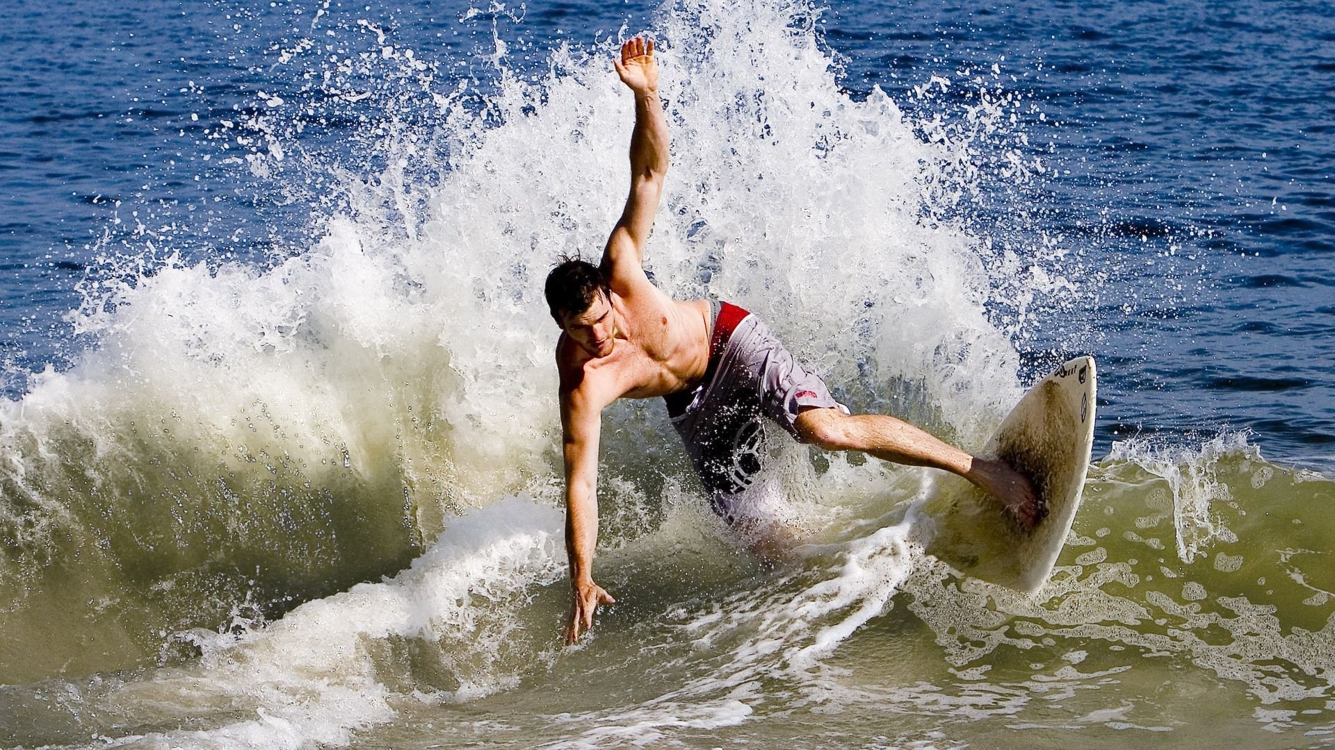 爱游戏网页版-技术革新：虚拟实境带来沉浸式观赛新体验，虚拟现实技术及应用创新大赛