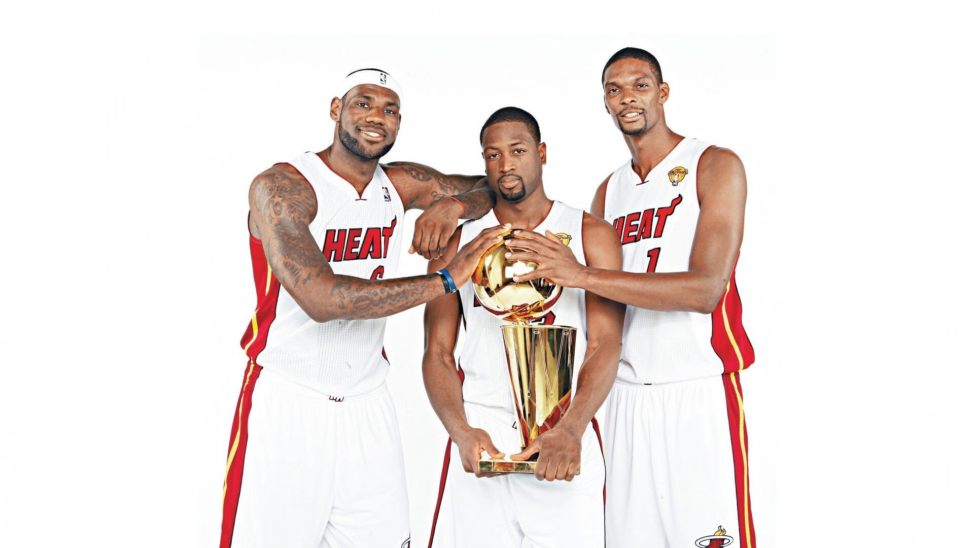 车迷热议：哪个车队将称霸2025赛季？